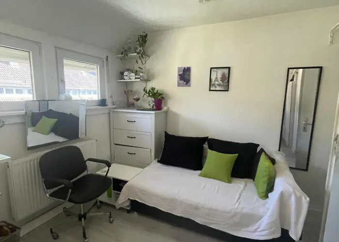 Near Fair, Neben Der Messe