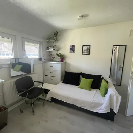 Near Fair, Neben Der Messe